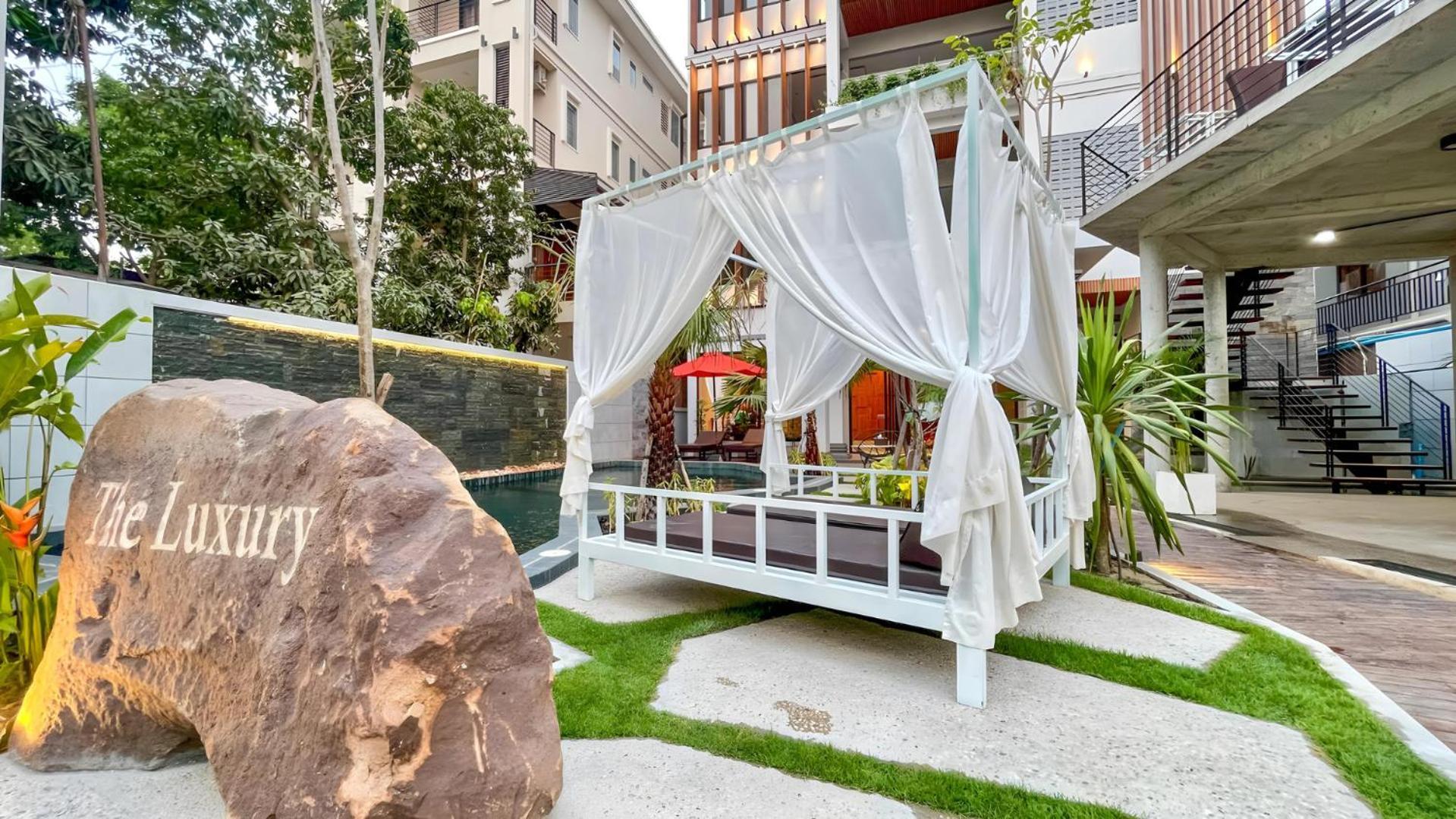 The Luxury Otel Siem Reap Dış mekan fotoğraf