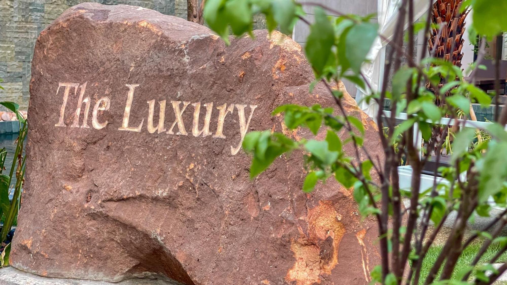 The Luxury Otel Siem Reap Dış mekan fotoğraf